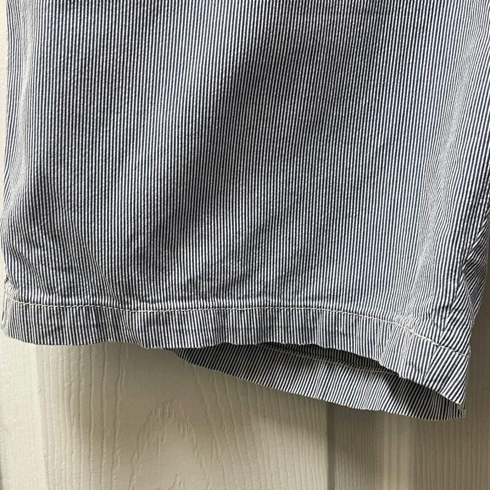 Banana Republic Men's Size 32 Seersucker Blue/White Belted Back Hidden‎ Closure